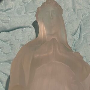 Frosted Glass Art Sculpture Praying Madonna By E L Smith 6” high 4” wide